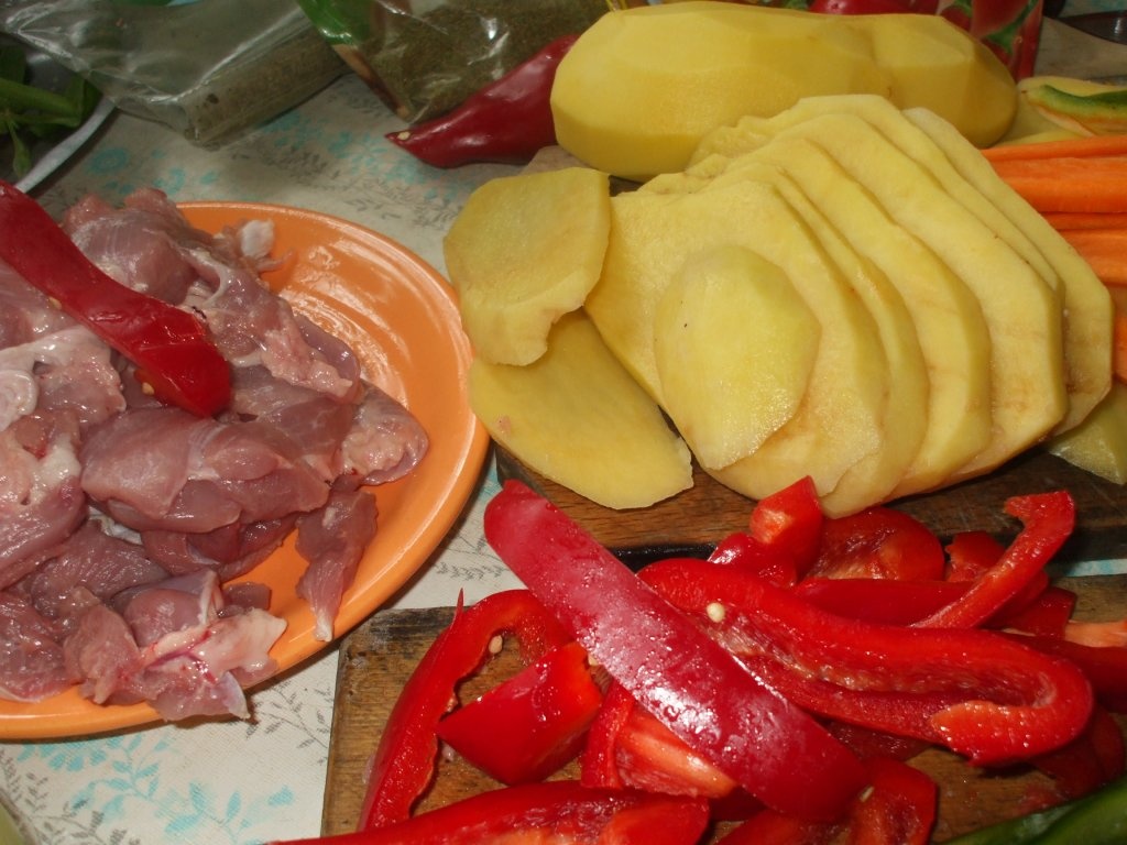 Curcan impachetat in cartofi la cuptor