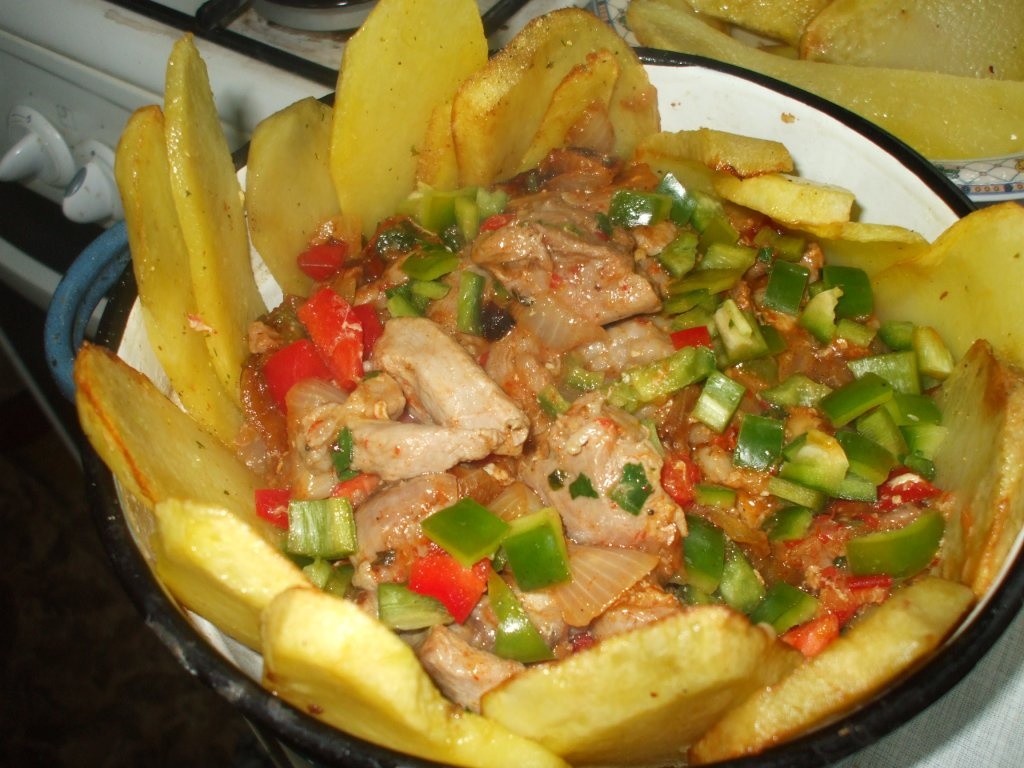 Curcan impachetat in cartofi la cuptor