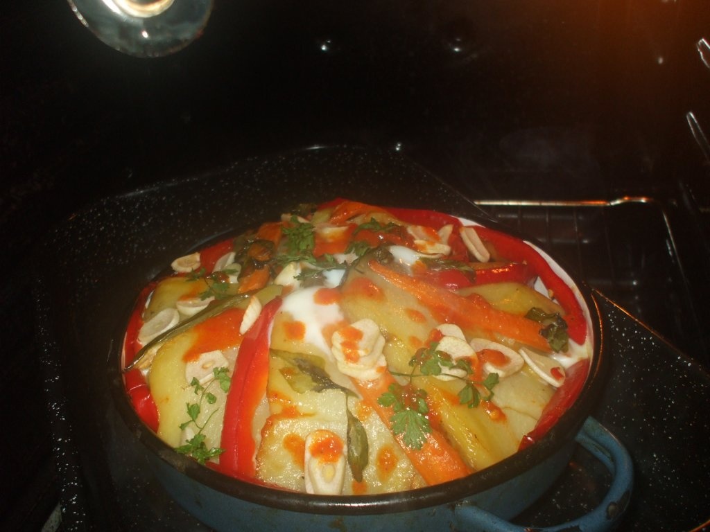 Curcan impachetat in cartofi la cuptor