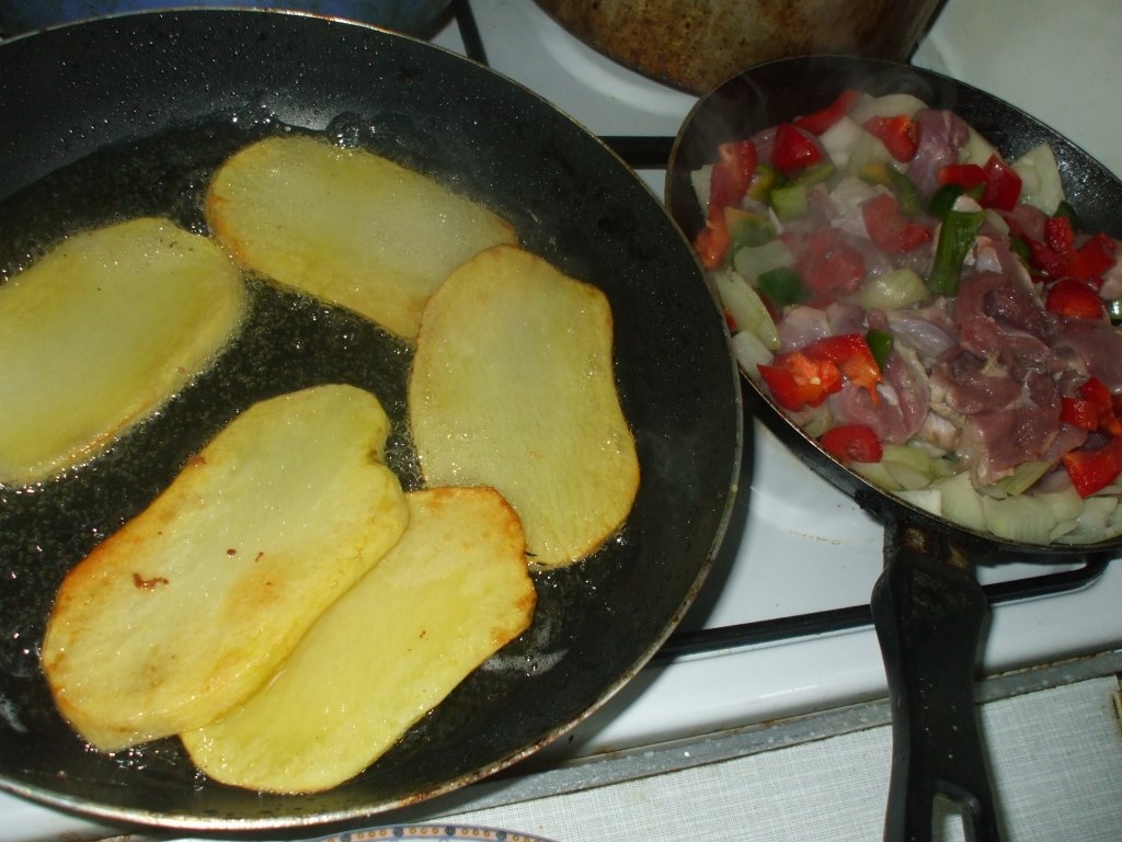 Curcan impachetat in cartofi la cuptor