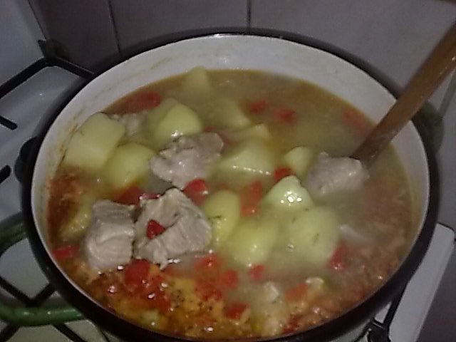 Mancare de cartofi, cu rasol alb de porc