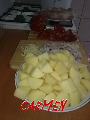 Mancare de cartofi, cu rasol alb de porc