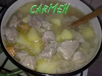 Mancare de cartofi, cu rasol alb de porc