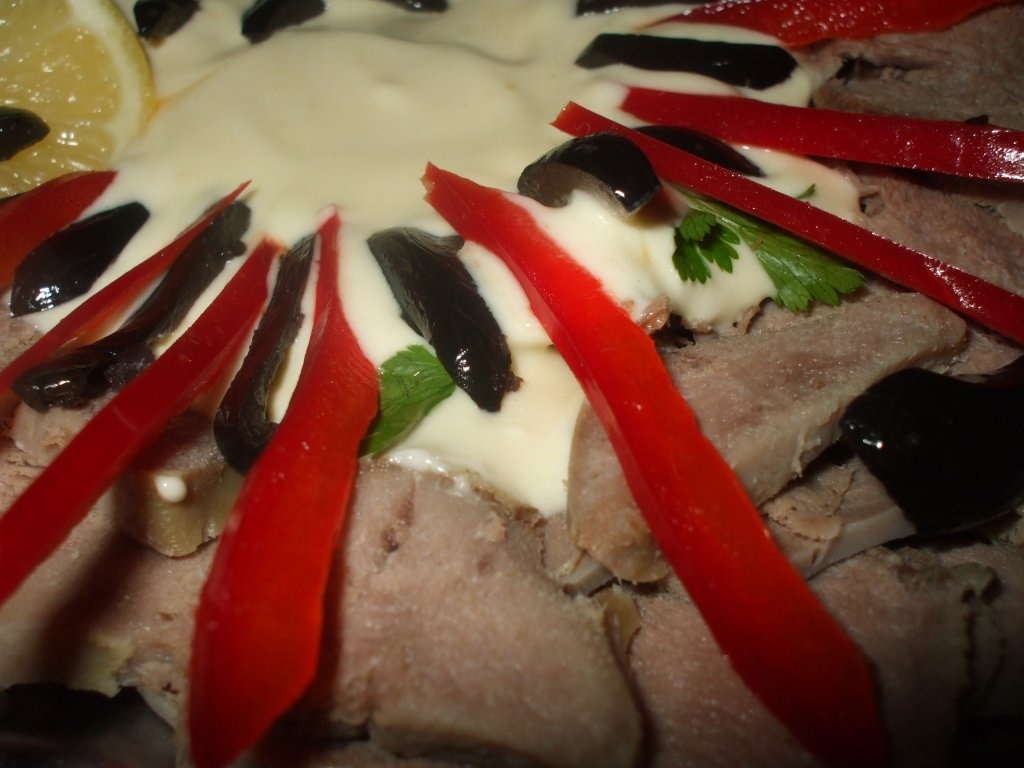 Limba rasol cu masline si sos