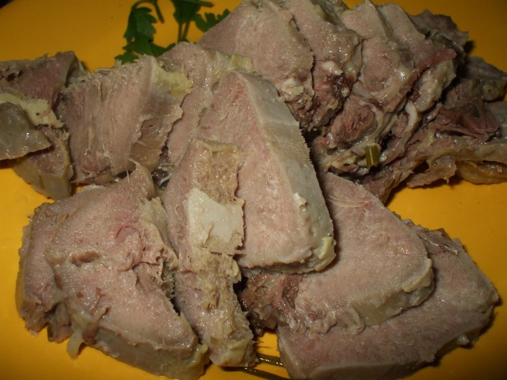 Limba rasol cu masline si sos