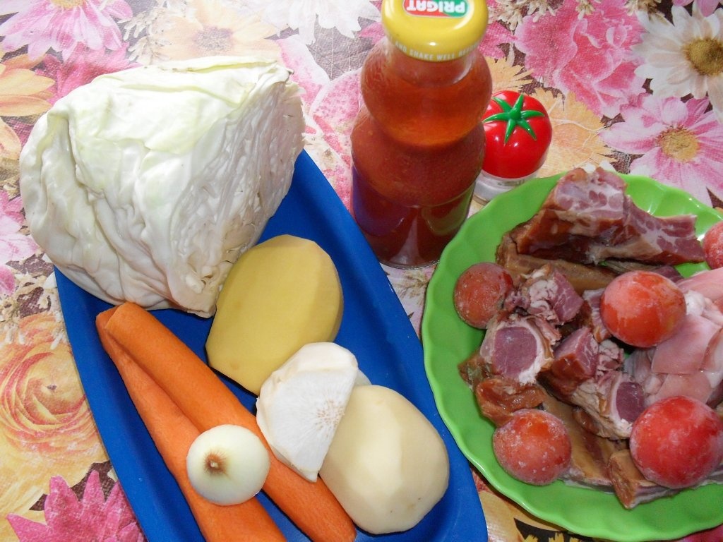 CIORBA DE ZARZAVAT CU CARNE