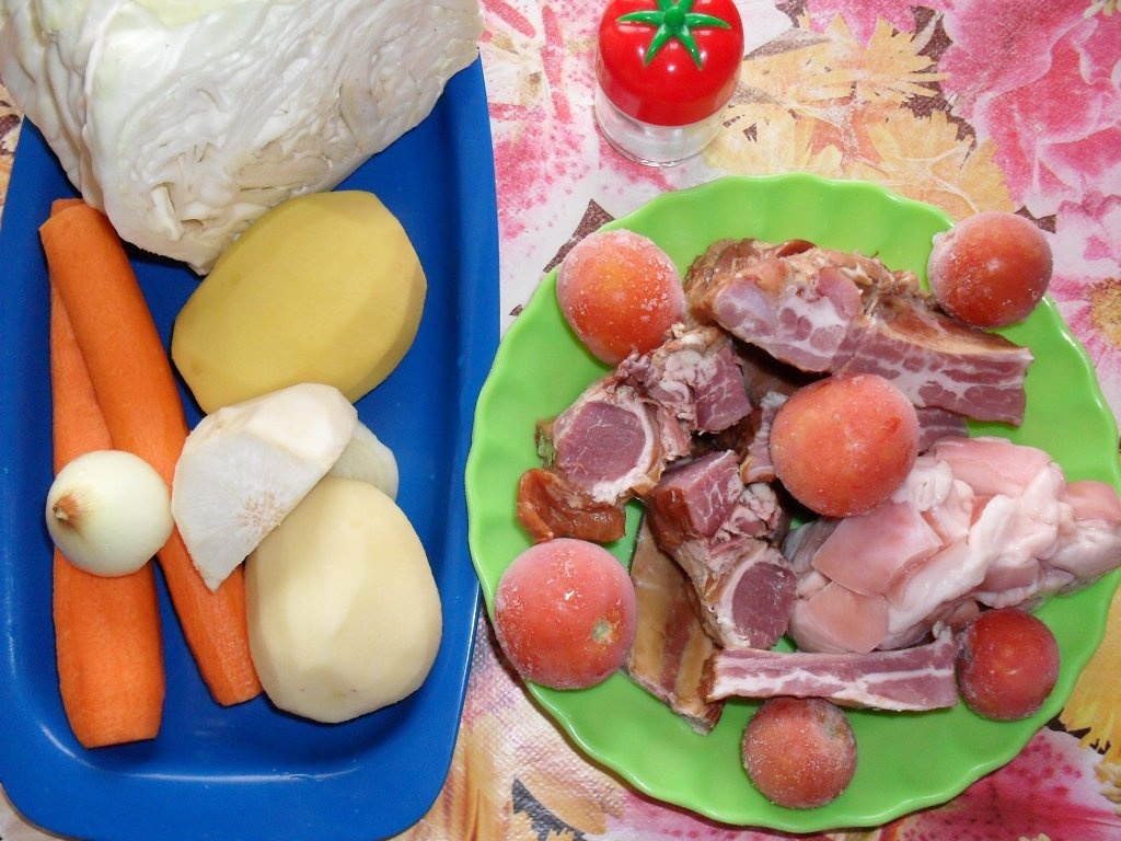 CIORBA DE ZARZAVAT CU CARNE