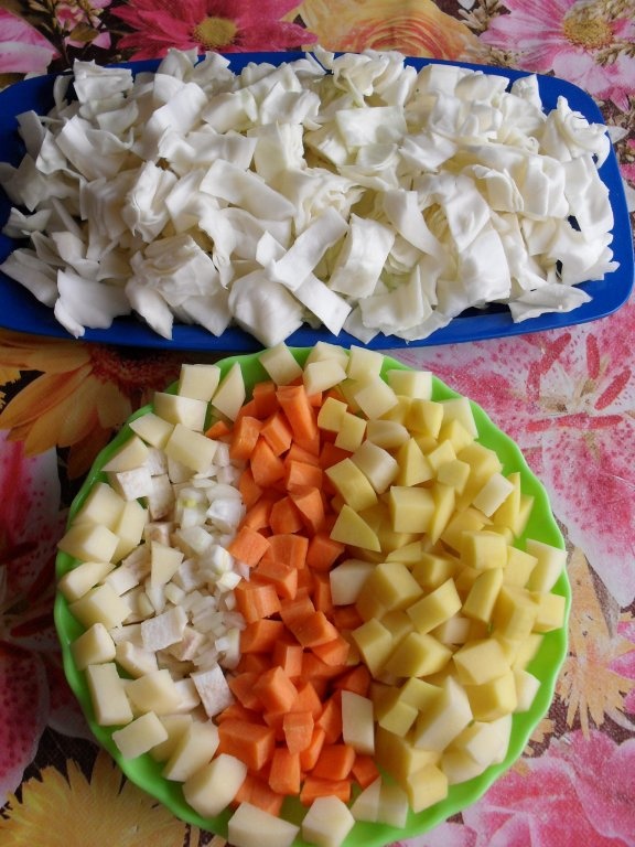 CIORBA DE ZARZAVAT CU CARNE