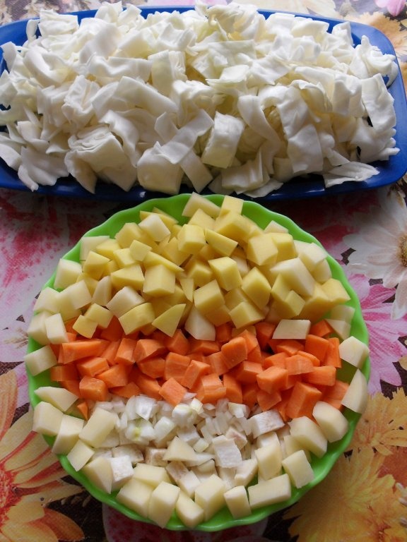 CIORBA DE ZARZAVAT CU CARNE