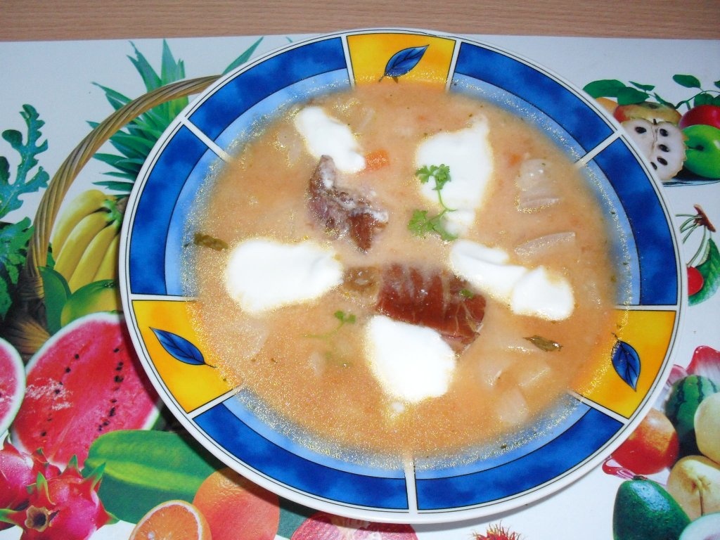 CIORBA DE ZARZAVAT CU CARNE