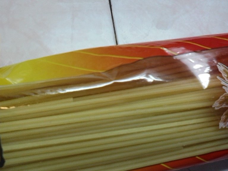 Macaroane cu ceapa si branza de oi