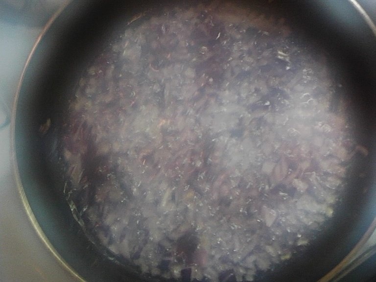 Macaroane cu ceapa si branza de oi