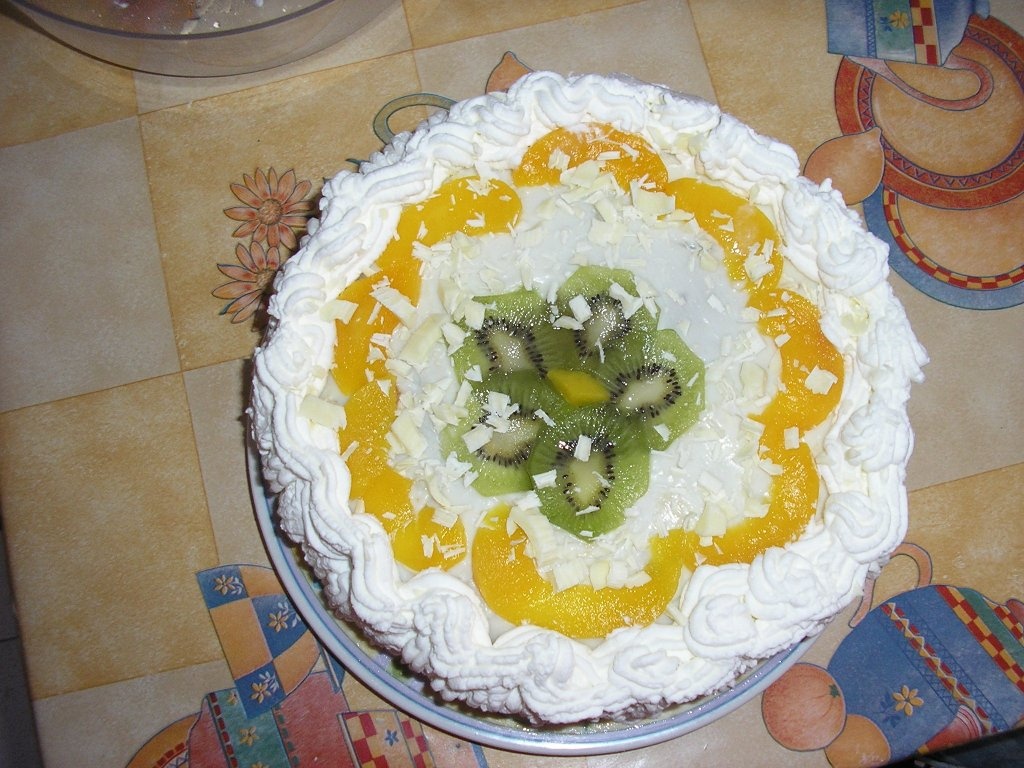 Tort cu piersici si crema de lapte