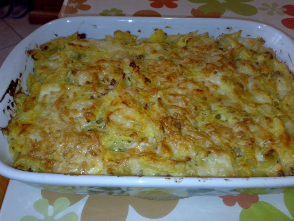 Gratin de paste cu cartofi si bacon