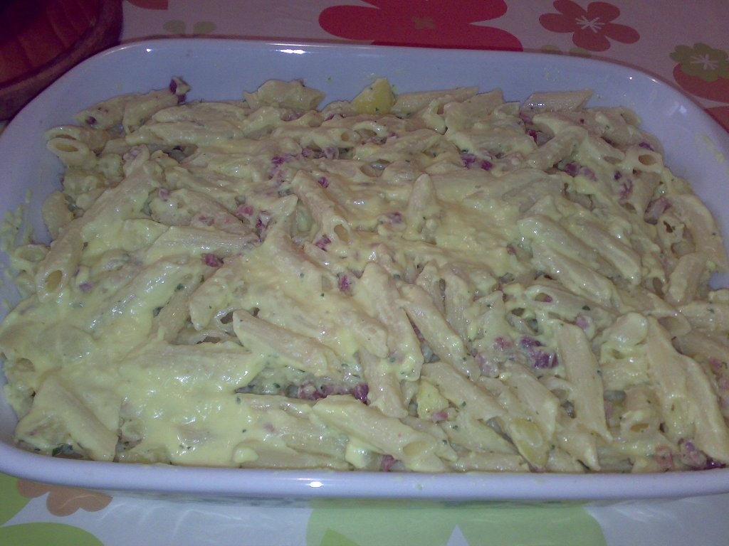 Gratin de paste cu cartofi si bacon