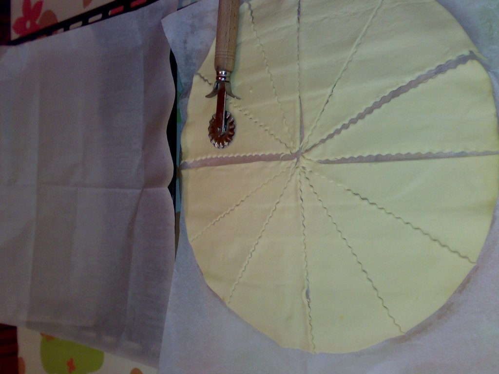 Croissant cu prosciutto si wurstel