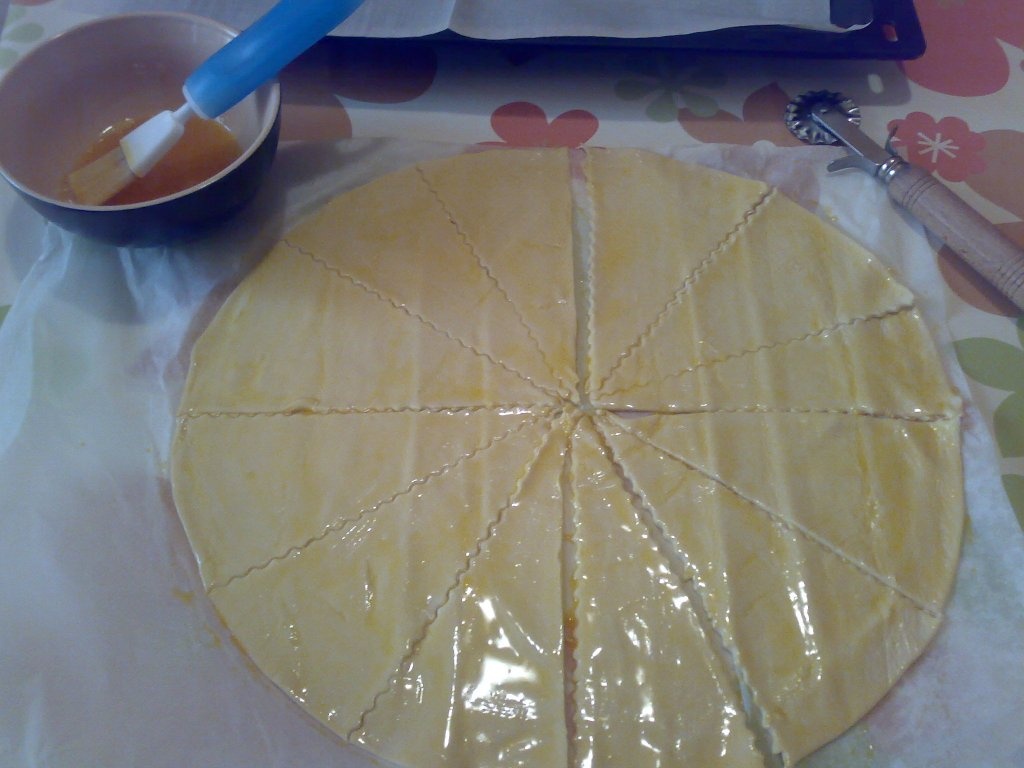 Croissant cu prosciutto si wurstel