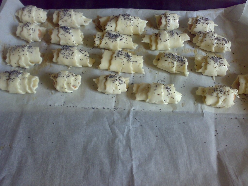 Croissant cu prosciutto si wurstel