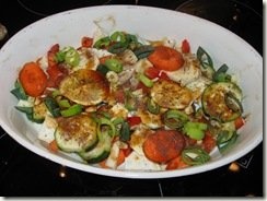 Pulpe de pui pe pat de legume