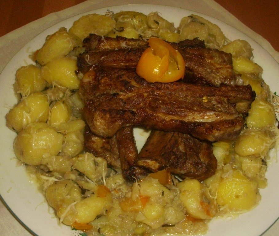 Coaste de Porc si cartofi la cuptor