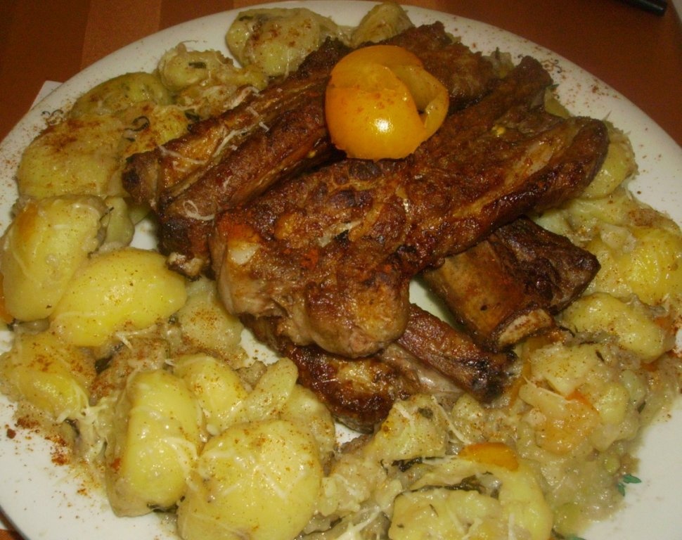 Coaste de Porc si cartofi la cuptor