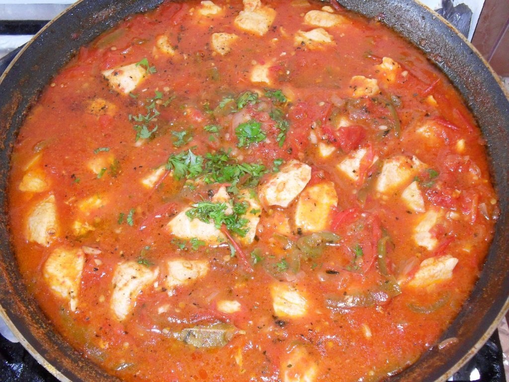 SPIRALE CU PIEPT DE PUI SI SOS DE LEGUME