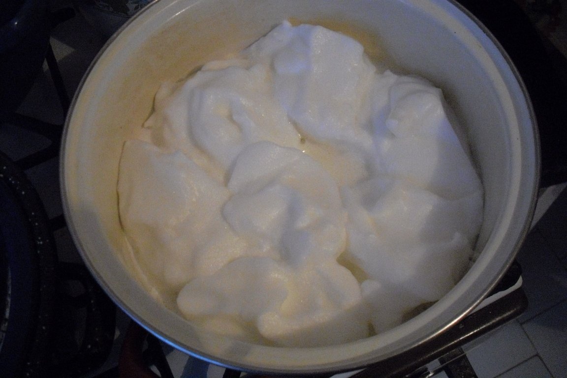 Bulgarasi cu crema ( Lapte de pasare )