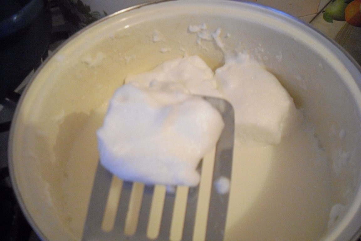 Bulgarasi cu crema ( Lapte de pasare )