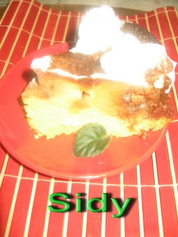 Tort de mere cu nuca si frisca