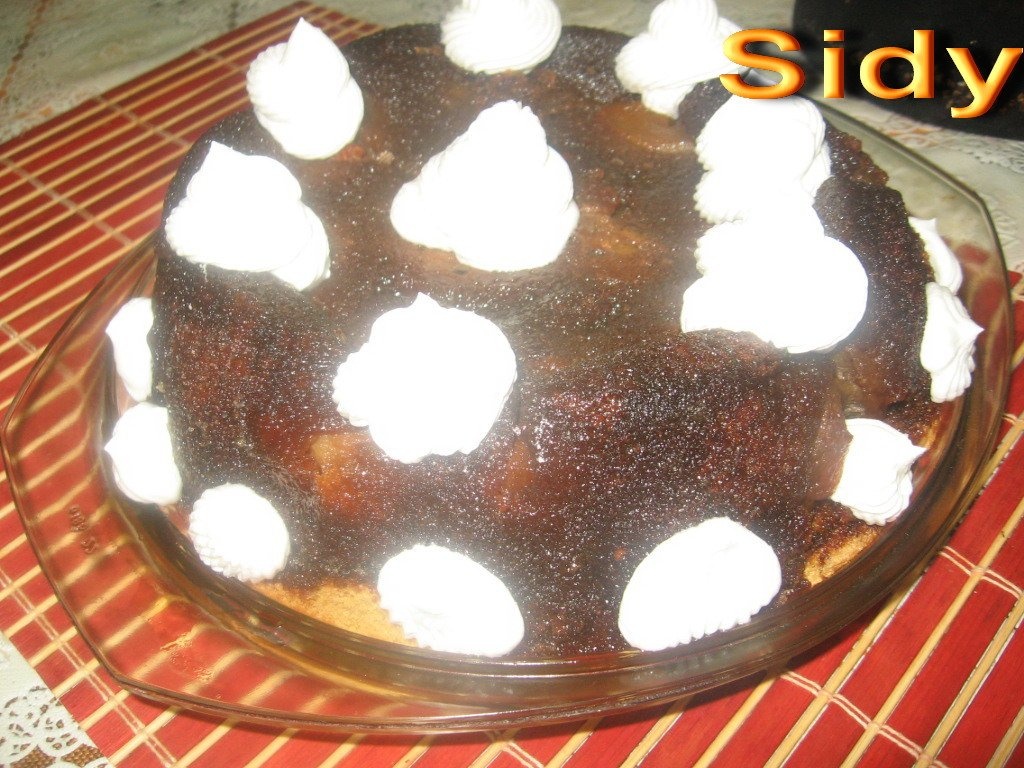 Tort de mere cu nuca si frisca