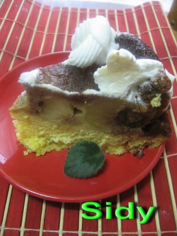 Tort de mere cu nuca si frisca