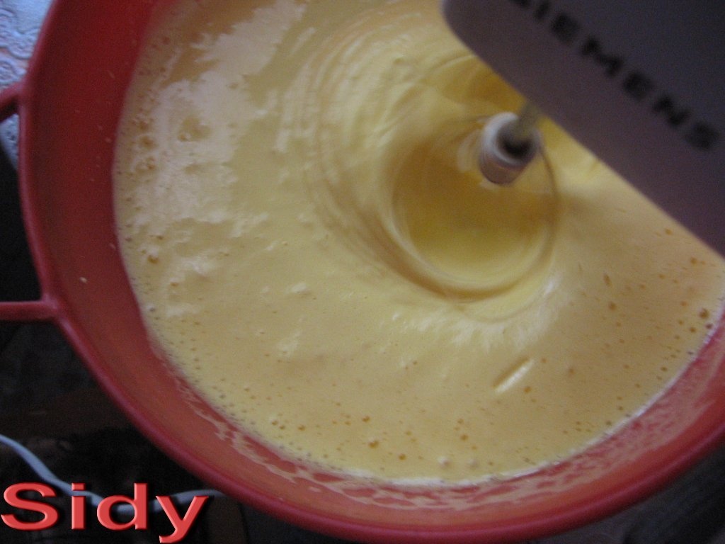 Tort de mere cu nuca si frisca