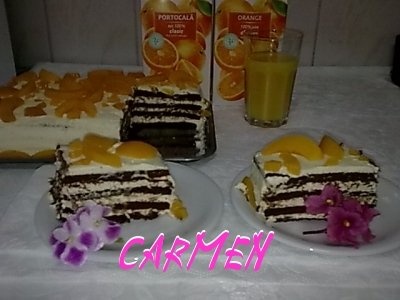 Tort cu blat de ciocolata si piersici