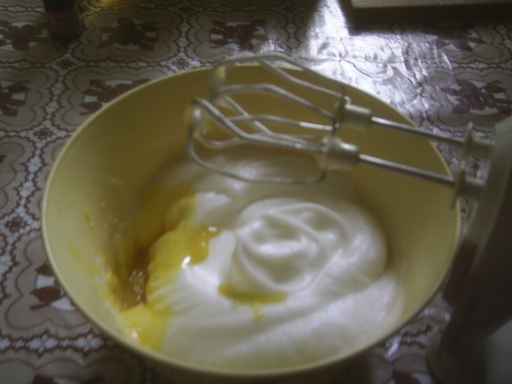 Prajitura cu spuma de zahar ars