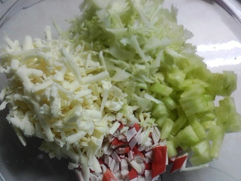 Salata de varza cu surimi