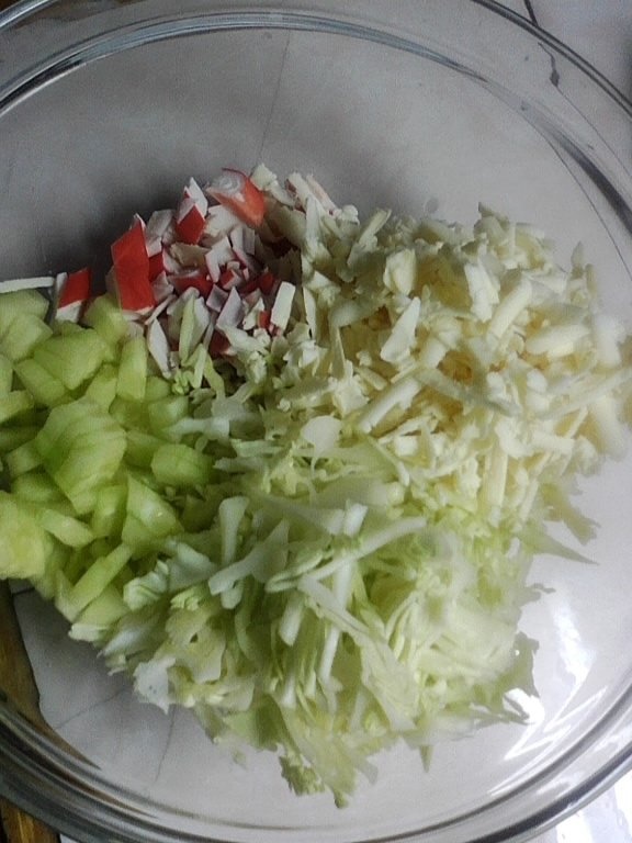Salata de varza cu surimi