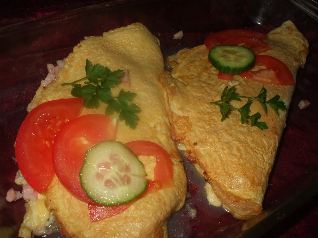 Omleta calzone cu costita afumata/sunca