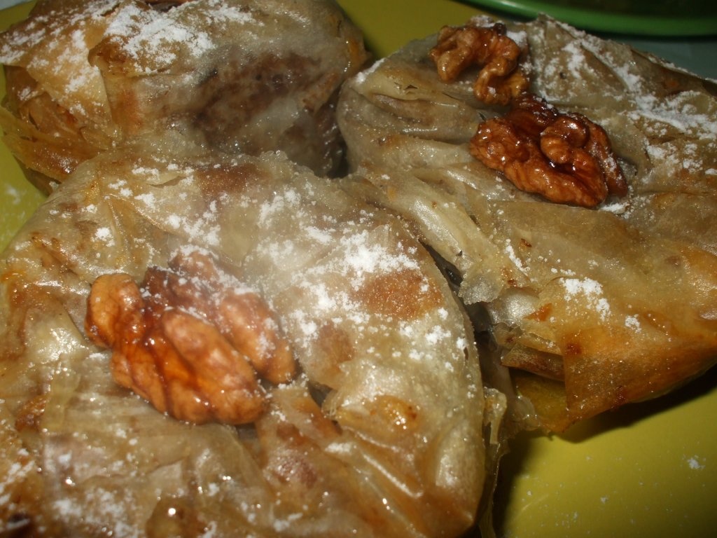 Placinta cu nuci (baclava/sarailie)