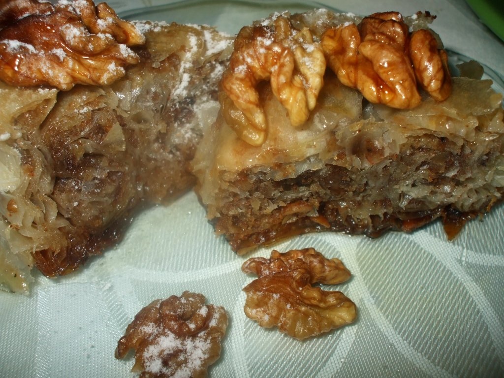 Placinta cu nuci (baclava/sarailie)