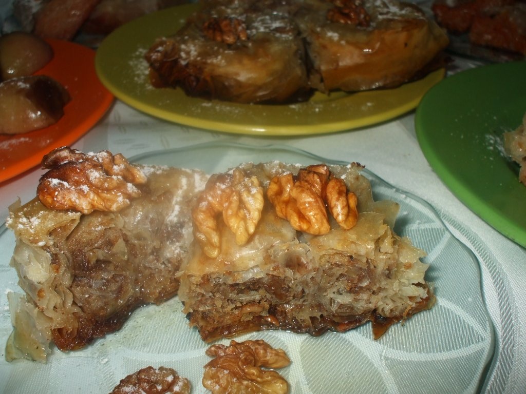 Placinta cu nuci (baclava/sarailie)