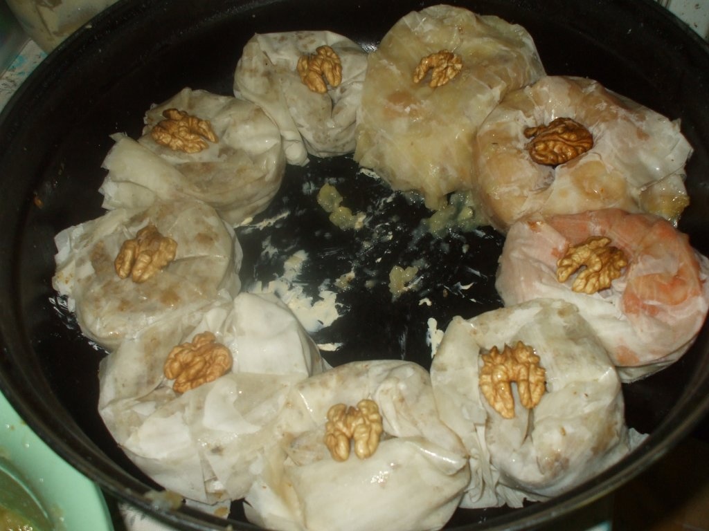 Placinta cu nuci (baclava/sarailie)