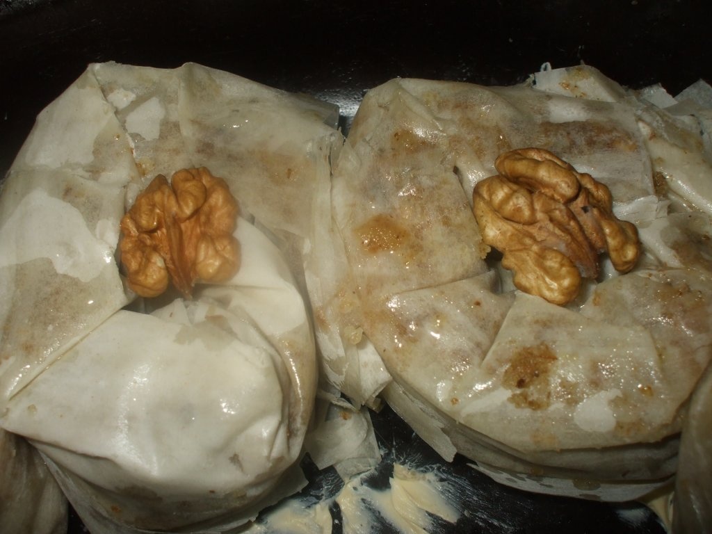 Placinta cu nuci (baclava/sarailie)