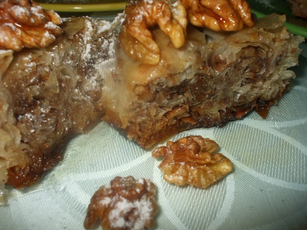 Placinta cu nuci (baclava/sarailie)