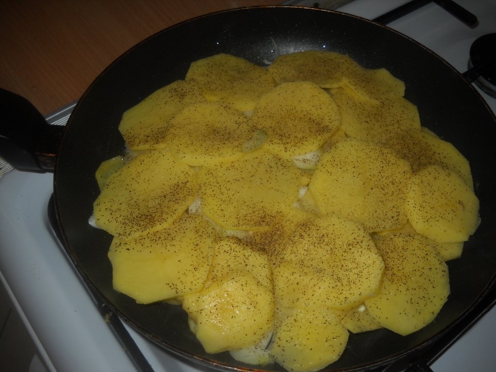 Cartofi prajiti cu ceapa