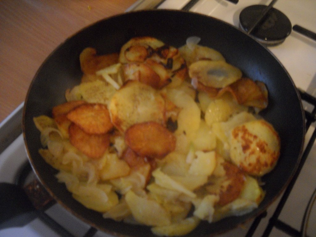 Cartofi prajiti cu ceapa