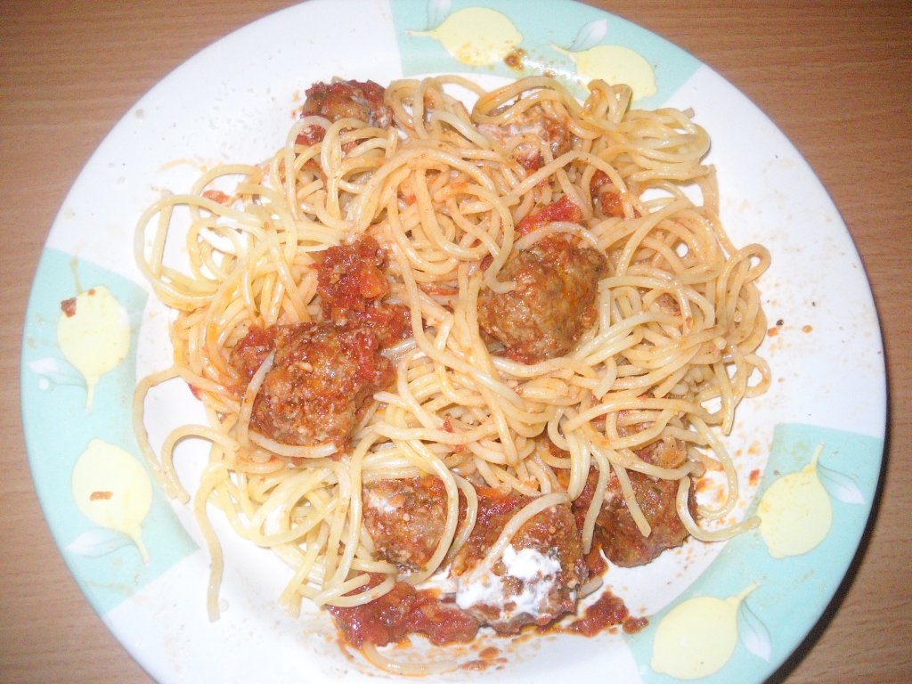 Spaghete cu chiftelute