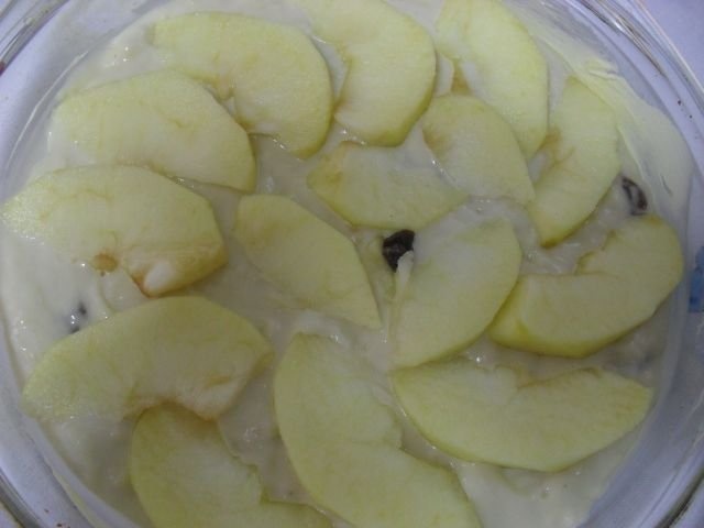 Prajitura cu mere si stafide