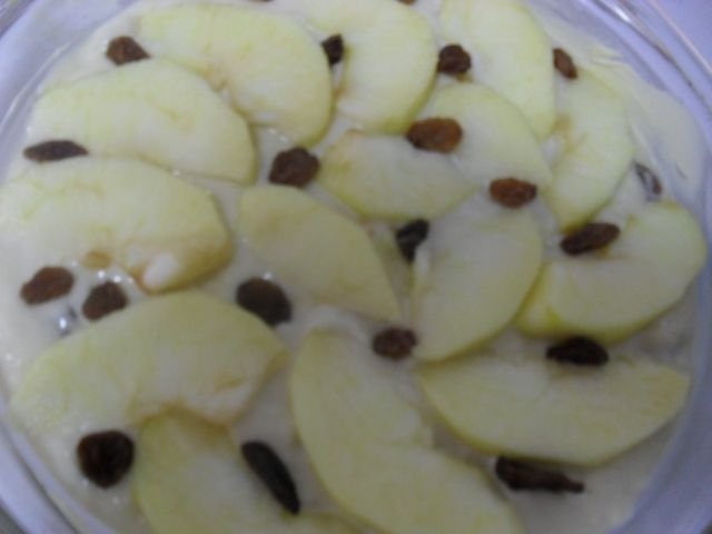 Prajitura cu mere si stafide