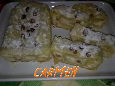 Placinta cu branza de vaci si stafide,in aluat fraged