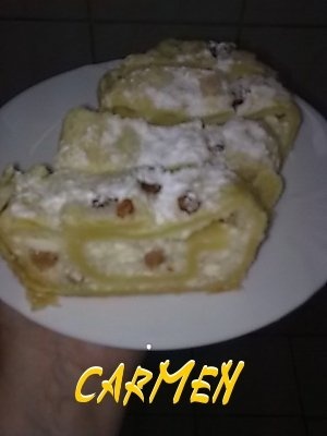 Placinta cu branza de vaci si stafide,in aluat fraged